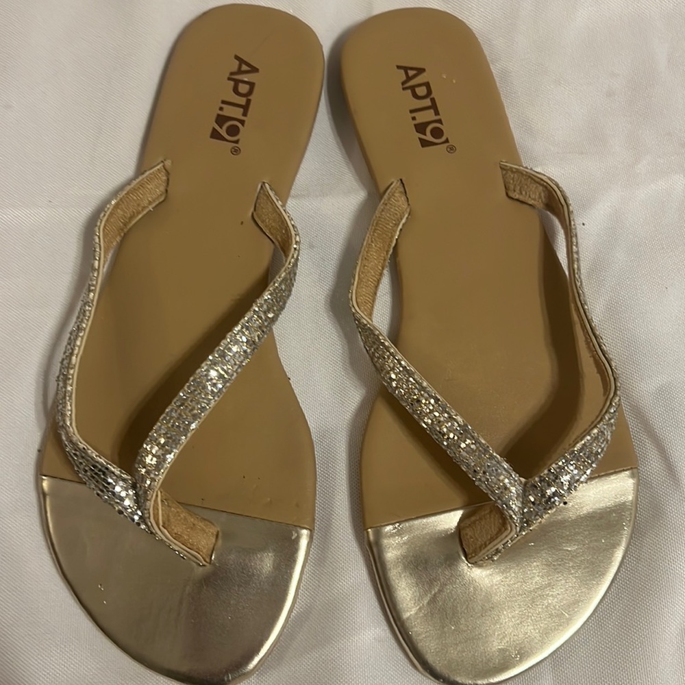 APT.9 golden flip flops